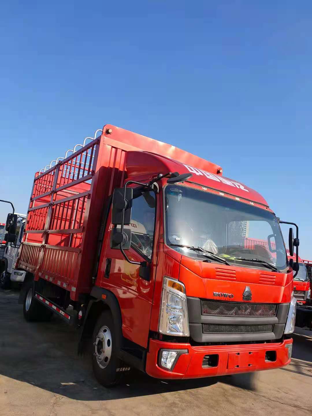 山东青岛重汽豪沃冷藏车、高栏、平板、随车吊、厢式货车