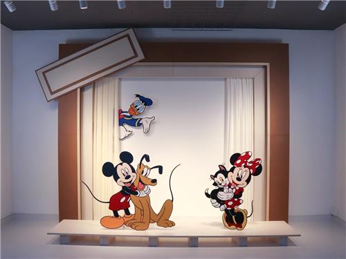 Window Display 5