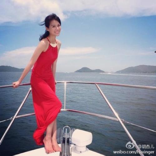 胡杏儿经纪人：飞飞（微信同号）:  13861302814