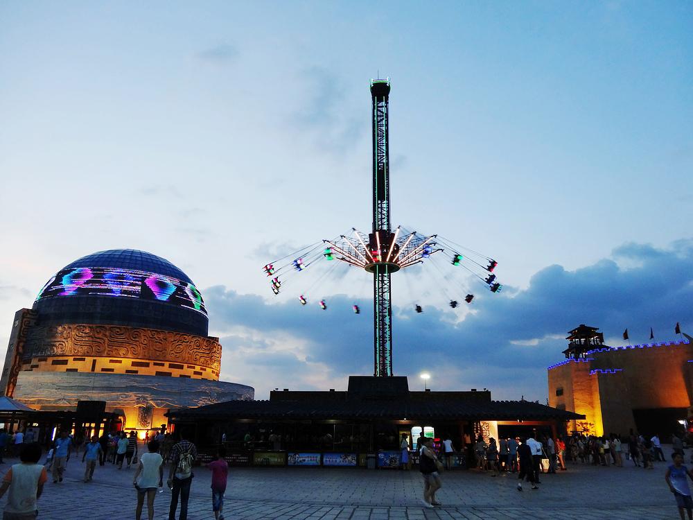 水上游乐设备促使第三产业和旅游产业的不断发展与成熟