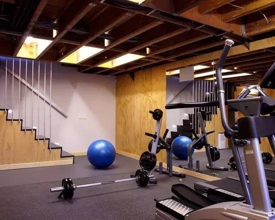 When working out, have you paid attention to the lights in the gym?