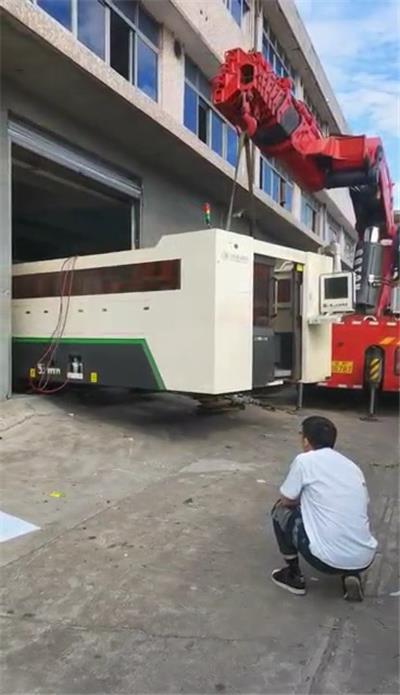 公司搬迁1—50楼高空吊装案例