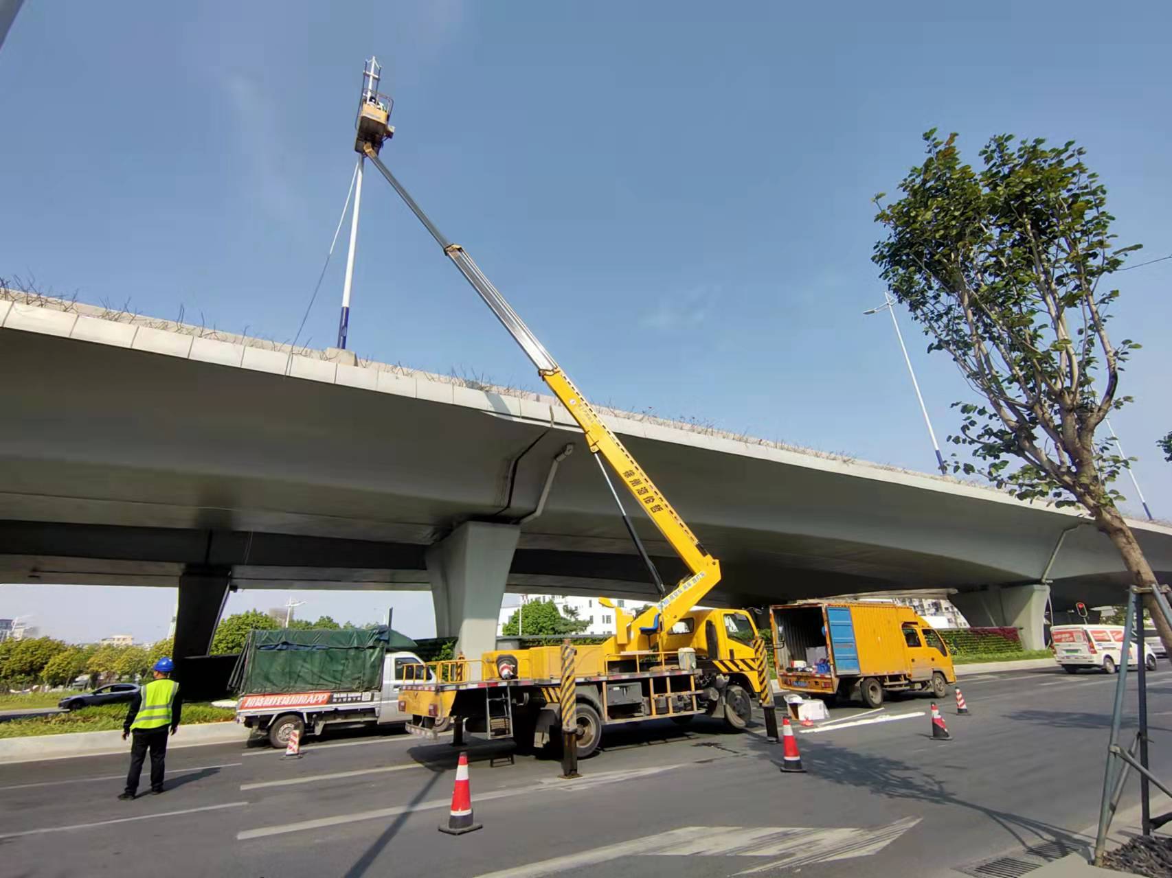 廣州附近高空車出租、就近路燈車出租、本地高空作業車出租業務