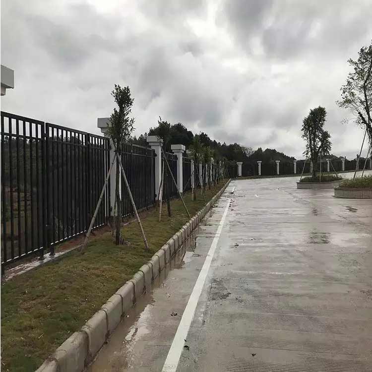 佛山圍墻柵欄規格 廠區鐵欄桿安裝 鋅鋼圍欄圖片