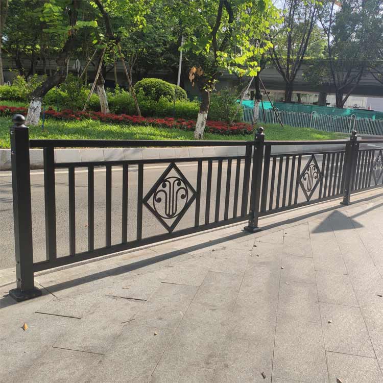 江門市政欄桿預(yù)埋件 道路護(hù)欄安裝價格 噴涂鍍鋅柵欄原始圖片2