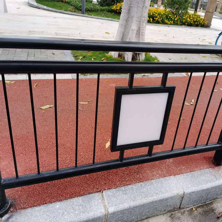 江門市政欄桿預(yù)埋件 道路護(hù)欄安裝價格 噴涂鍍鋅柵欄原始圖片3
