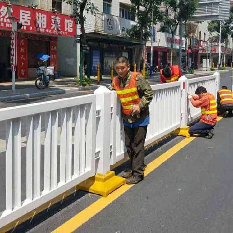 深標(biāo)III港式欄桿 人行道護(hù)欄現(xiàn)貨 深圳A型護(hù)欄價格