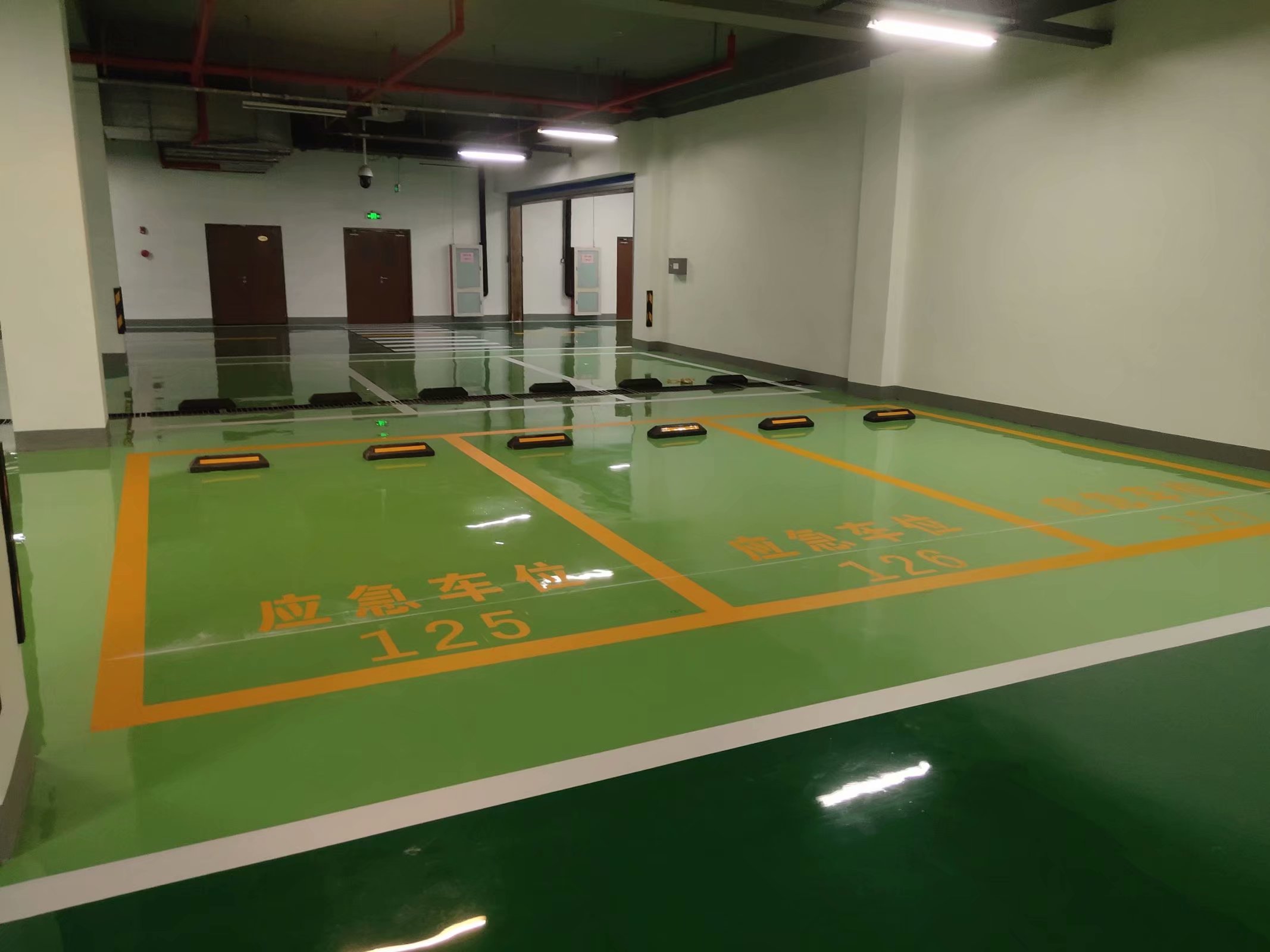 天津西青區(qū)環(huán)氧地坪施工 無塵車間環(huán)氧自流平 地下停車場(chǎng)地坪廠家