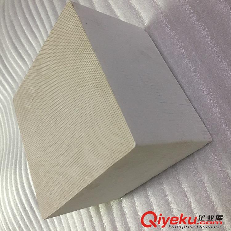 工業廢氣凈化100堇青石蜂窩陶瓷催化劑載體原始圖片2