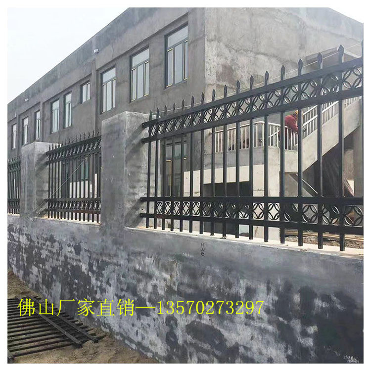 深圳別墅噴塑圍墻鐵藝圍欄定制 深圳院墻防護隔離鋅鋼護欄包安裝