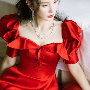 張萌經紀人15962573207  張萌出場費多少   怎么跟張萌合作   張萌代言   張萌翻包  張萌PR植入