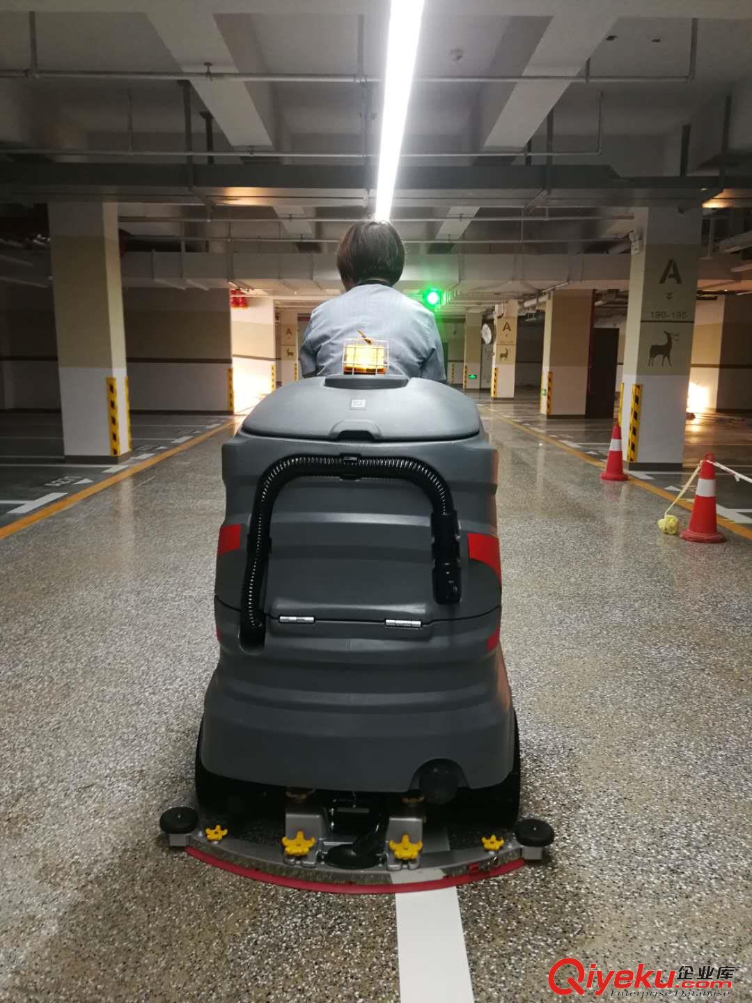 博愛溫縣沁陽孟州潢川鄧州湯陰舞陽高美駕駛式洗地車S130原始圖片2