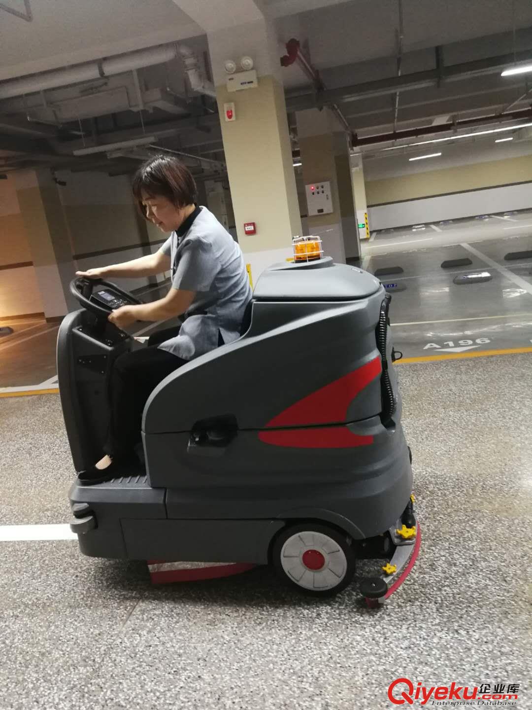 博愛溫縣沁陽孟州潢川鄧州湯陰舞陽高美駕駛式洗地車S130原始圖片3