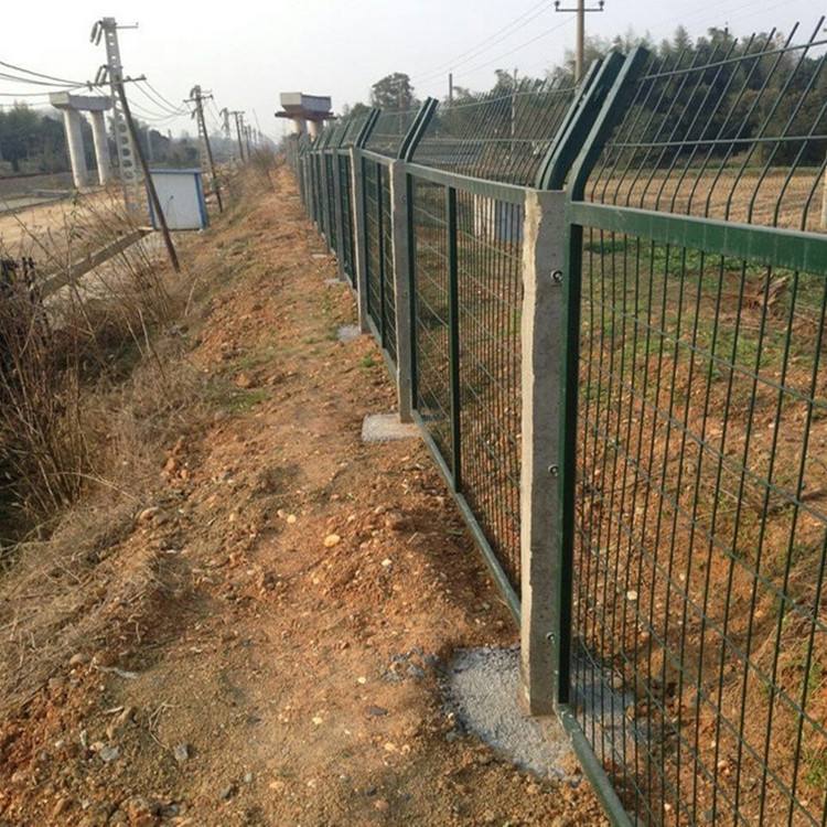 墨綠色鐵路護欄網高鐵線路封閉圍網鐵路防護柵欄