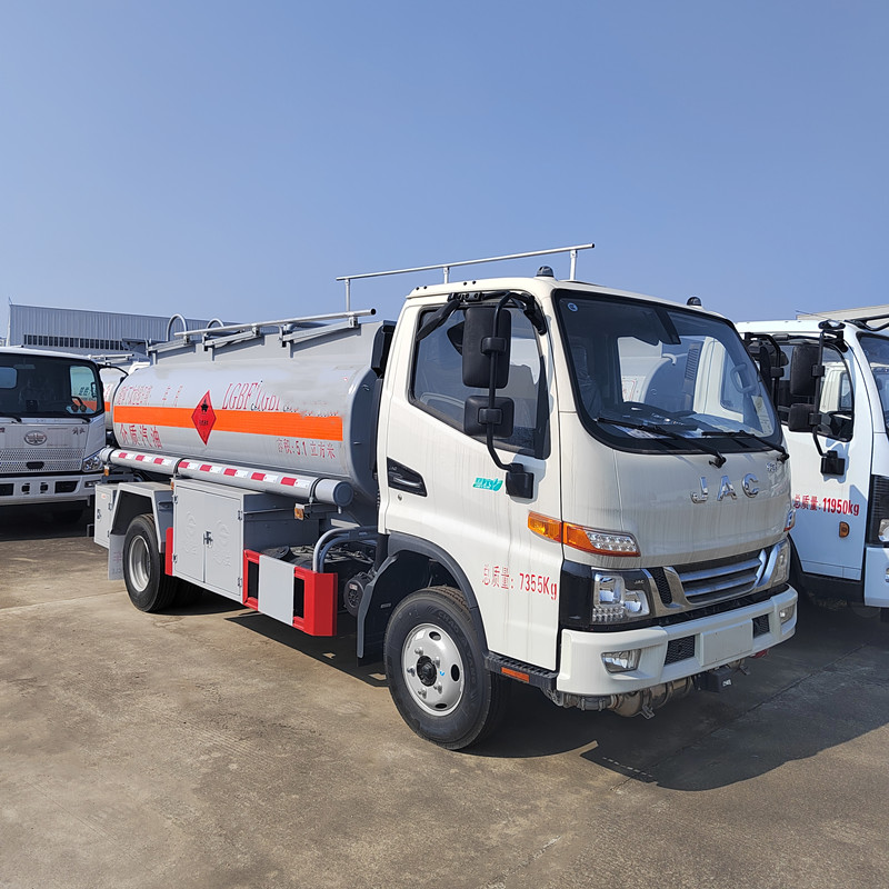 駿鈴V5型加油車(chē) 駿鈴5噸加油車(chē) 駿鈴5噸運(yùn)油車(chē)