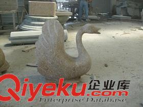 惠安海亨石業(yè)晚霞紅天鵝雕塑 石雕噴水天鵝 小區(qū)公園別墅水池噴水動物擺件原始圖片3