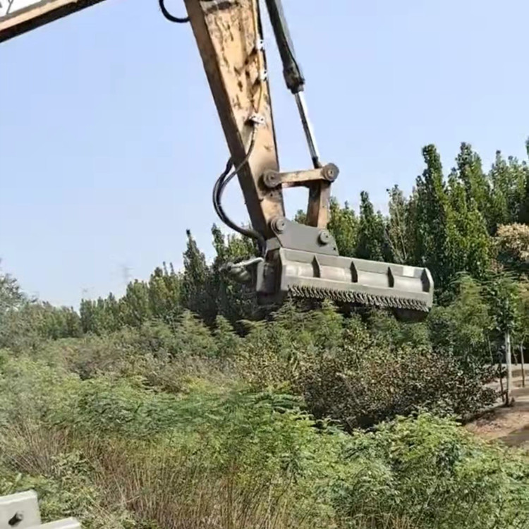 挖機(jī)割草碎枝機(jī) 農(nóng)田果園除草機(jī) 粗枝綠籬修剪割草機(jī)原始圖片3