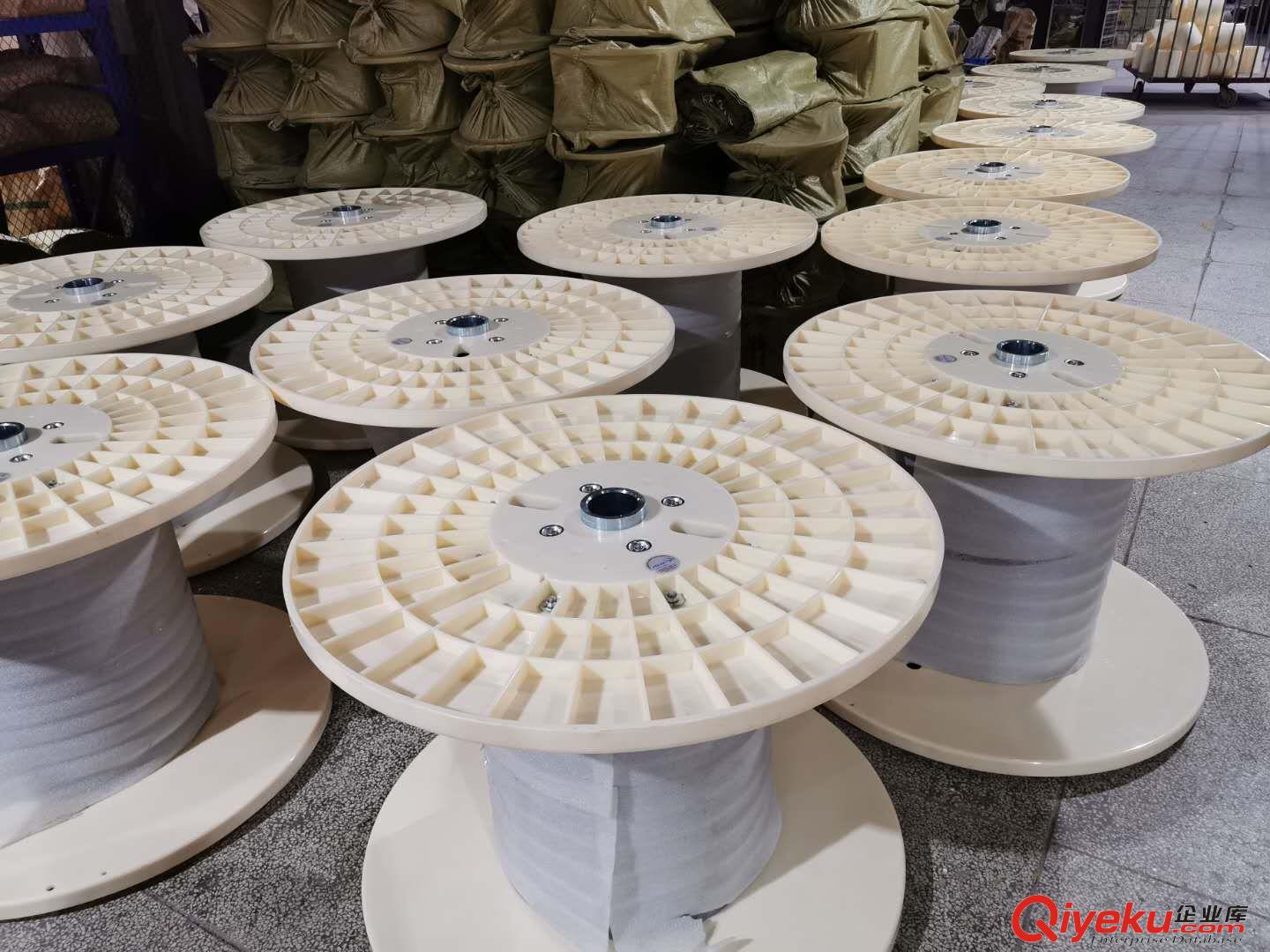 供應(yīng)塑膠一米大型機(jī)械電纜盤原始圖片2